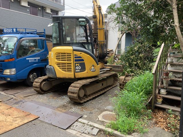 小屋解体・樹木伐採・残置物撤去(東京都大田区大森西)前の様子です。